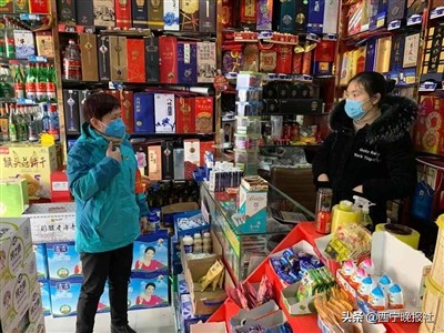 今天，让我们把镜头对准社区小巷总理