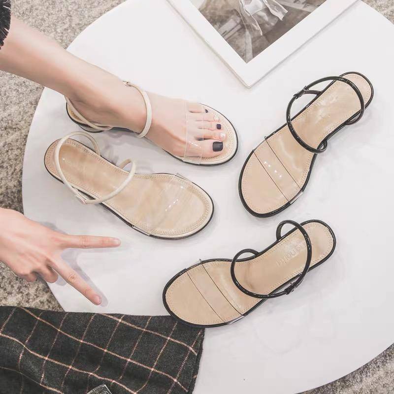 今夏的细带高跟鞋更显脚瘦，打造纤纤玉足，男友看过直呼爱了