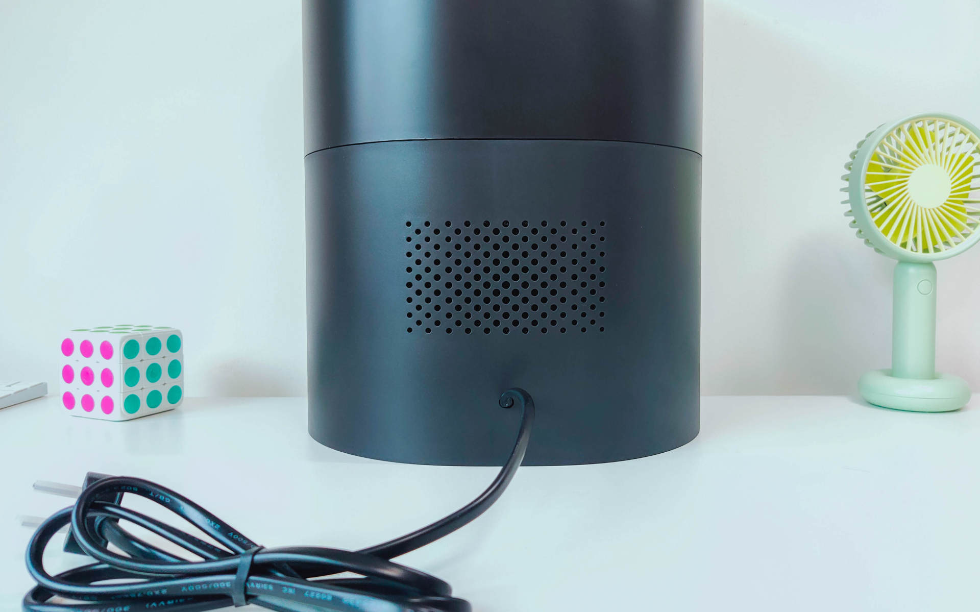 连垃圾都懒得倒，由利扫地机器人评测：垃圾自动收集，一月一次