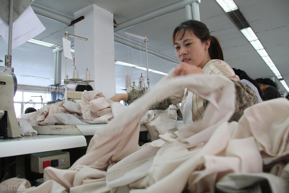 服装创业货源哪里找,开店创业做服装生意在哪里进货