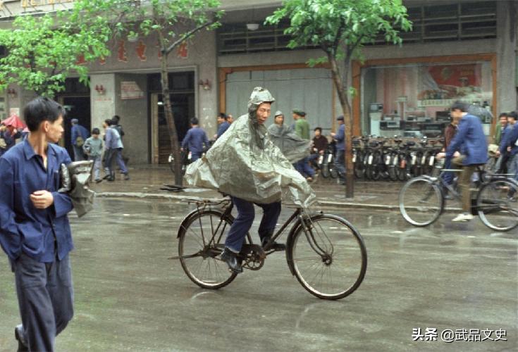80年代一辆自行车有多牛逼,80年代多少钱能买一辆二八大杠