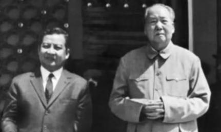 1976毛主席逝世后，世界百国举行吊唁，埃塞举行10万人*行游**