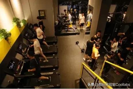 *拍偷**、性暗示、*养包**…健身房的1.5万亿生意究竟是什么?