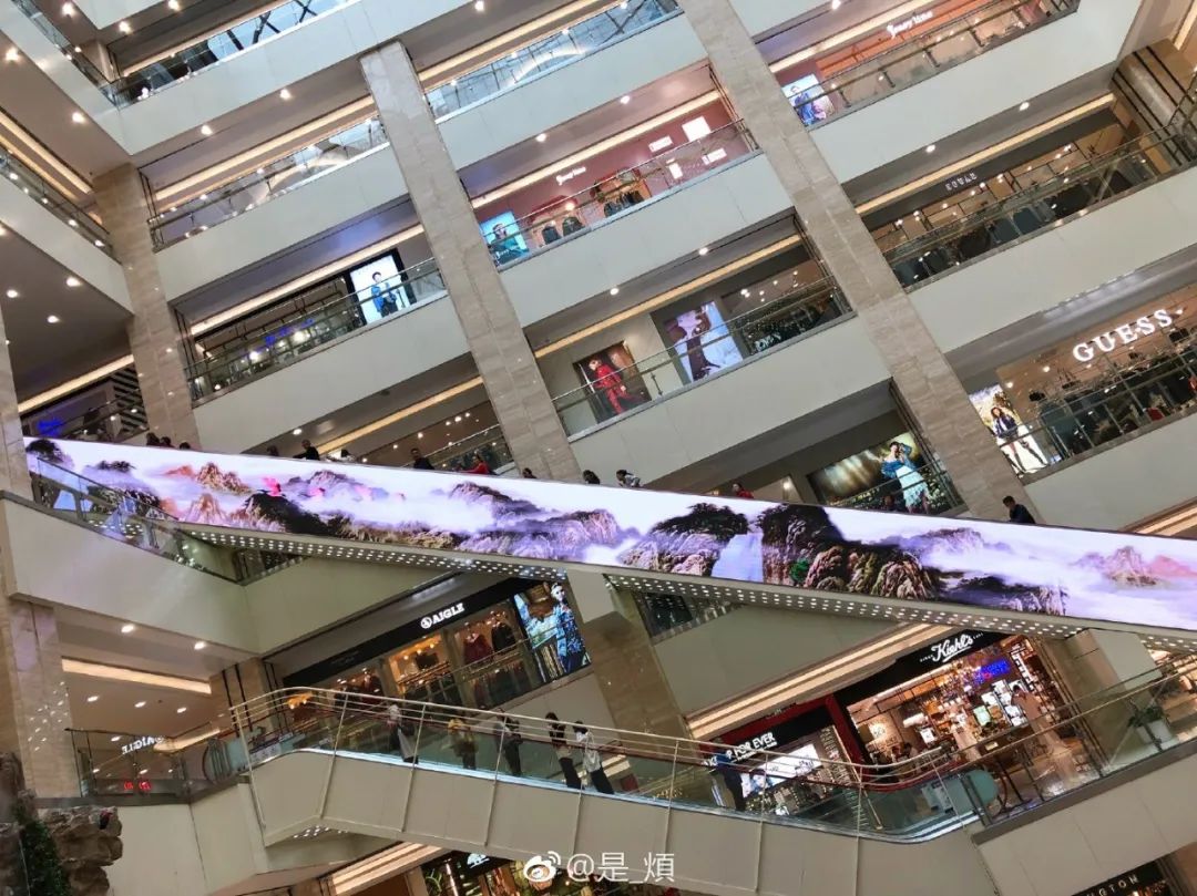 沿着地铁线逛商场，我吹了一天空调~