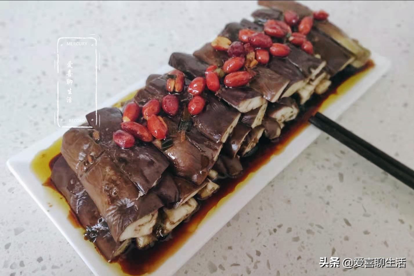 这两种食材一个脆爽一个软烂，一蒸一拌5分钟出锅，常吃对身体好