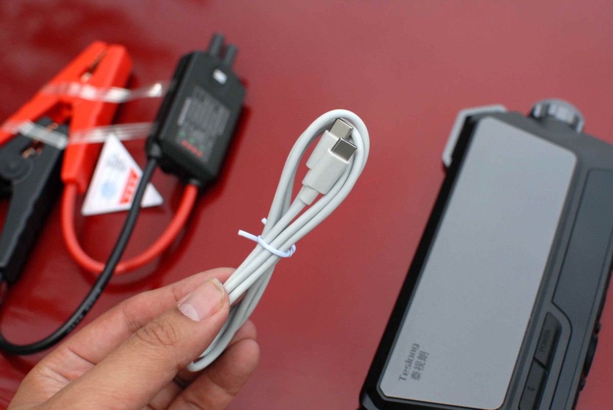 道路救援专用汽车应急启动电源,汽车自救应急启动电源有哪些品牌