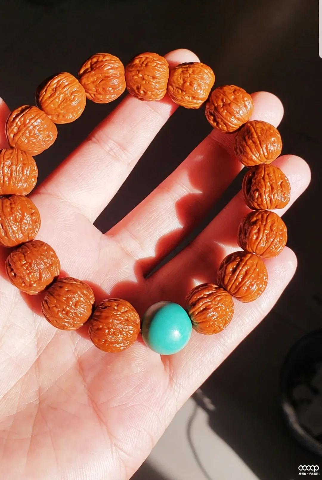 小核桃手串有黄还值得玩吗,为什么玩小核桃手串的少