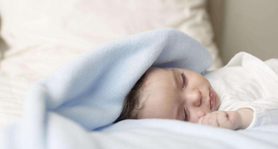 一个多月宝宝屁多哭闹怎么回事,宝宝屁多但是不哭闹