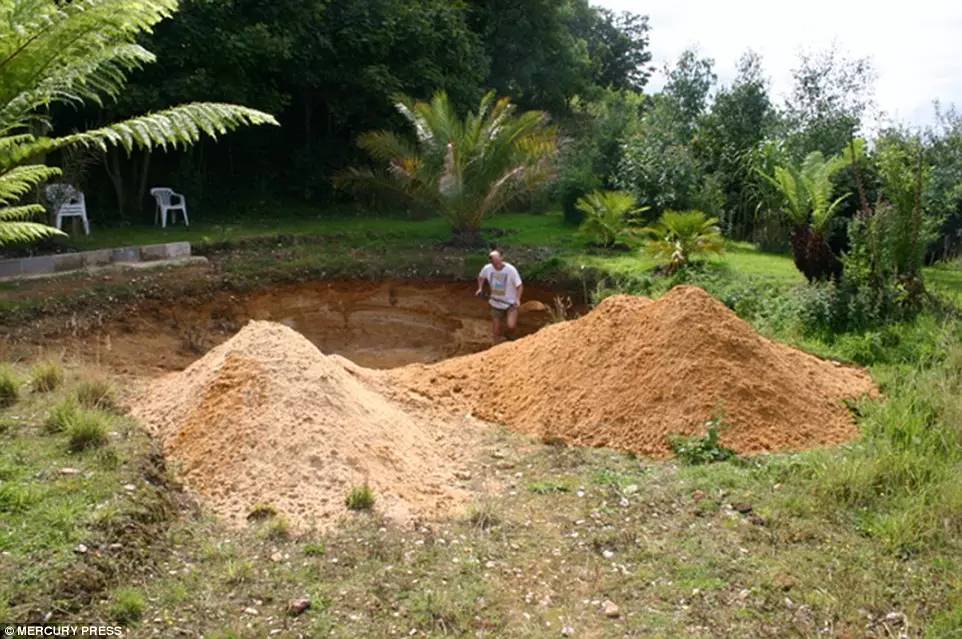 英国家庭花园建造,英国夫妇22年打造梦幻花园