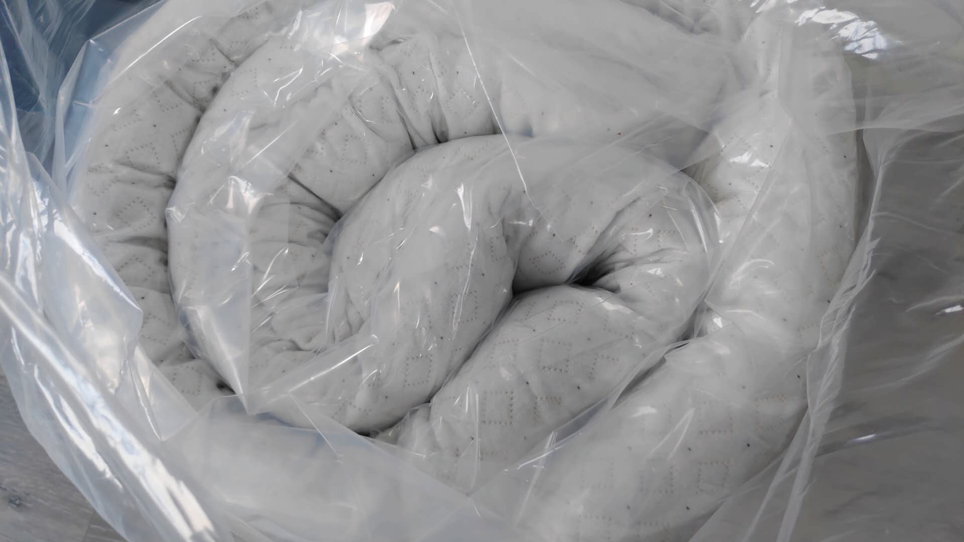 睡一个好觉需要记忆棉材质的床垫,记忆棉床垫和枕头