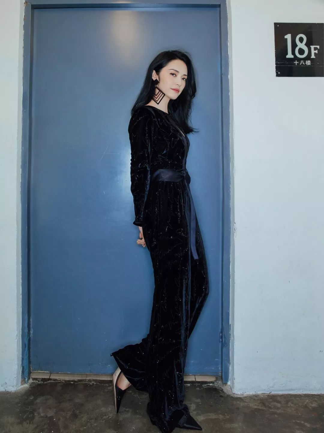 丝绒打底秋冬高级感 (今年秋冬丝绒要火高级又显气质)