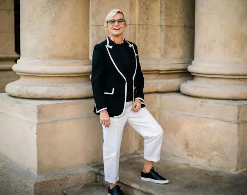 星巴克的设计是谁设计的,上海星巴克的设计师