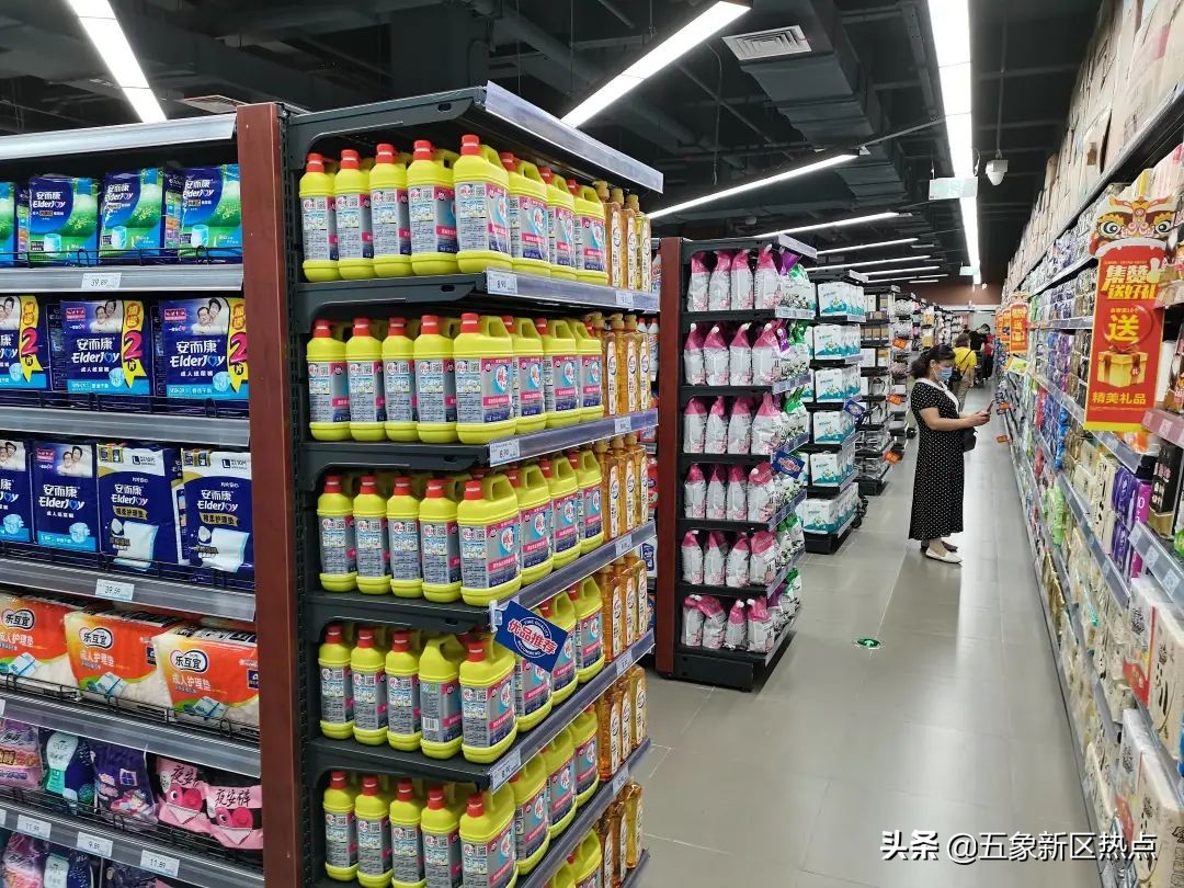 五象新区，一大型连锁超市，今日开业