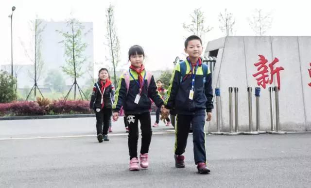 家校联动助力成长,共同搭建家校共育的桥梁