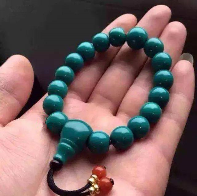 为啥有人喜欢盘手串,为什么有的人喜欢盘檀香手串