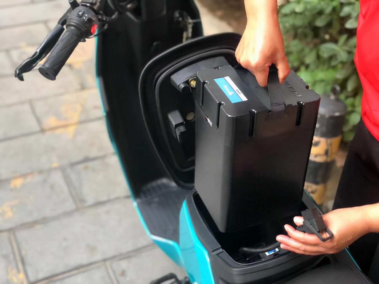 买车送头盔是哪款,买头盔送骑行服套装