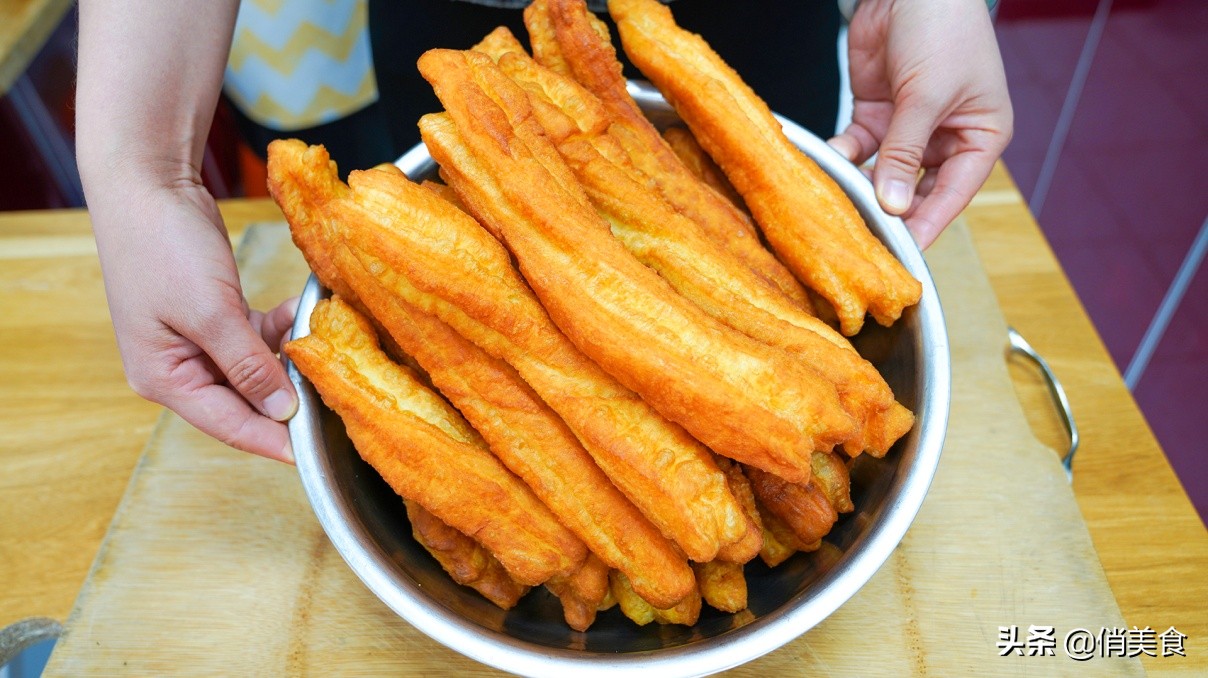 炸油条放鸡蛋好还是不放鸡蛋好,炸油条只放酵母泡打粉鸡蛋可以吗