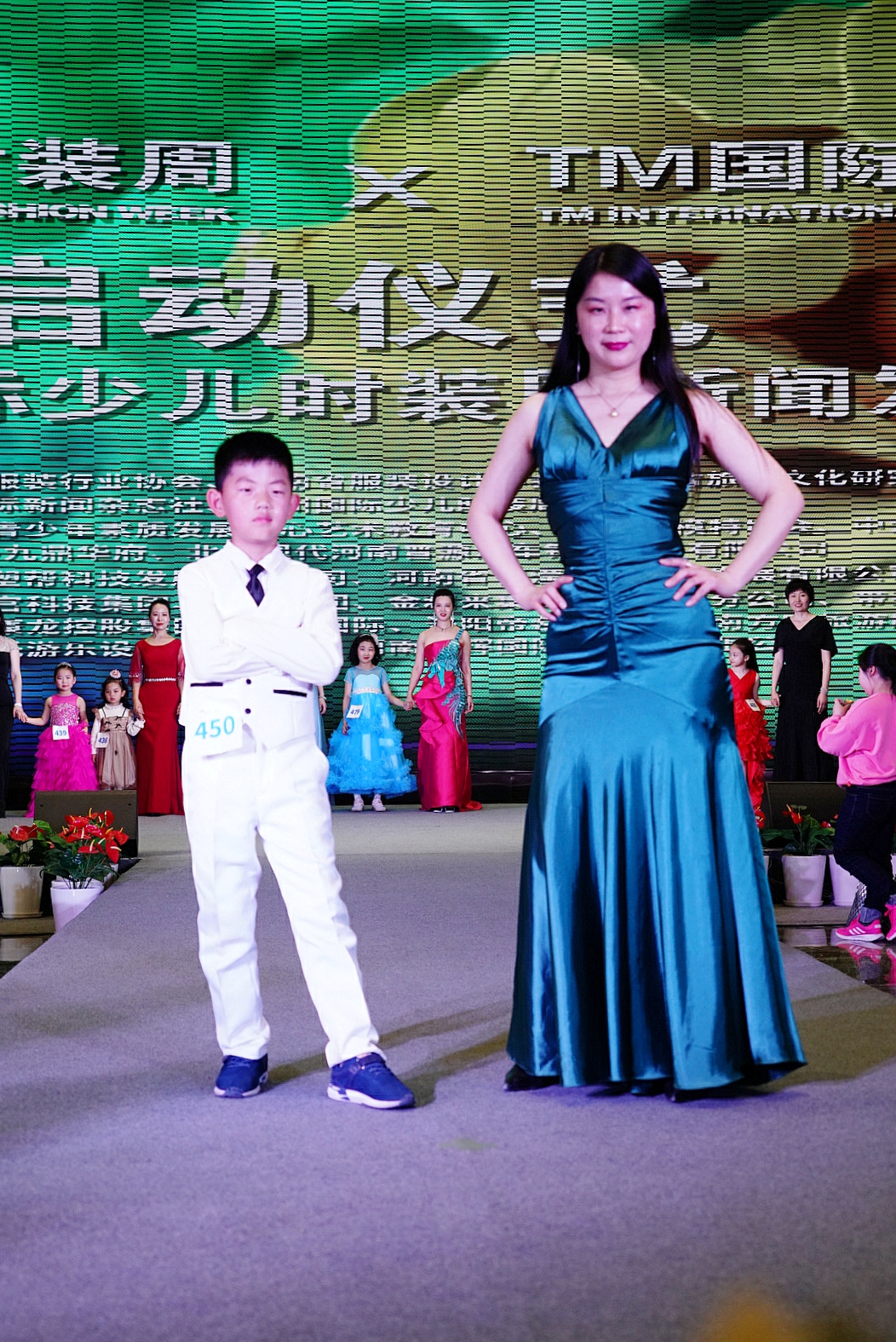 第六届郑州国际少儿时装周,亲子时装秀国潮