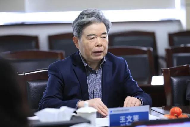 魔手伸进苹果供应链，6万*款贷**起步，余姚人王文鉴锻造光电之星