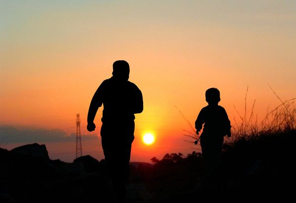 带孩子的单身爸爸好找配偶么,单身父亲带着女儿好娶媳妇吗
