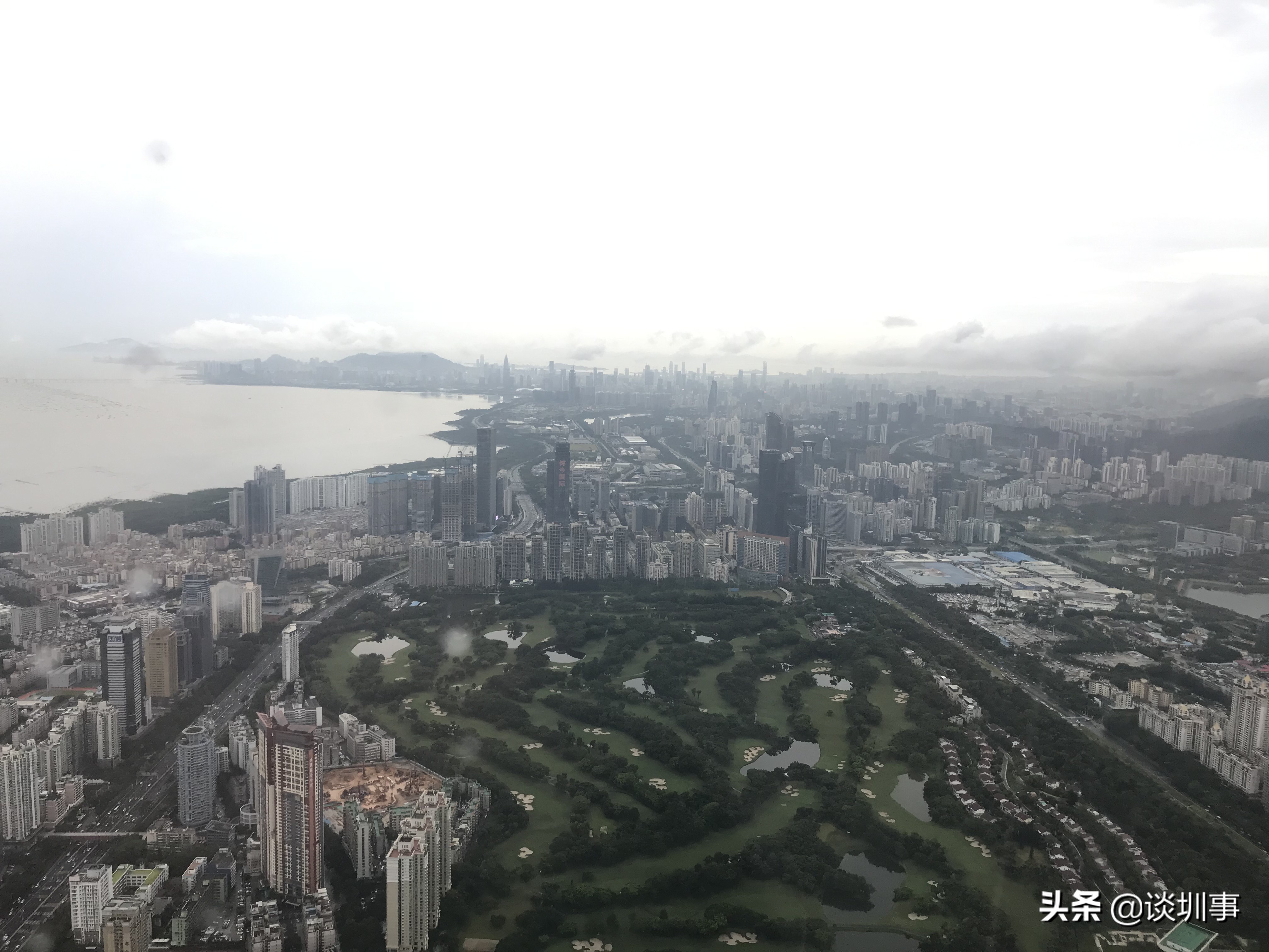 登顶深圳第一高楼,登上深圳平安金融大厦