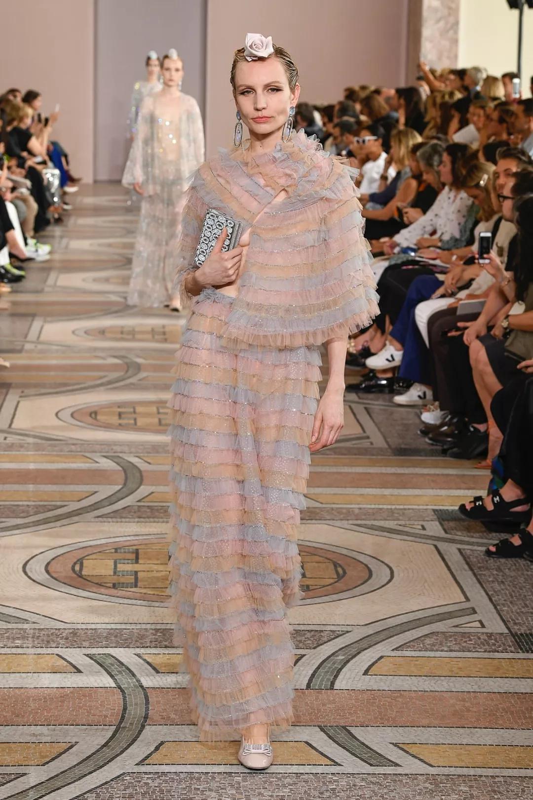 优雅不是炫耀,阿玛尼高定装