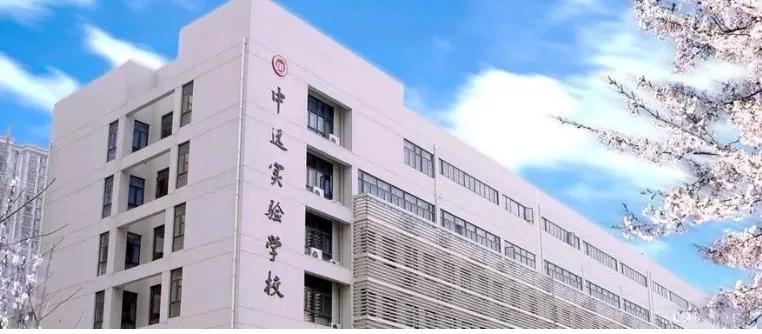 内环内最大社区，够魔幻，也够坚挺