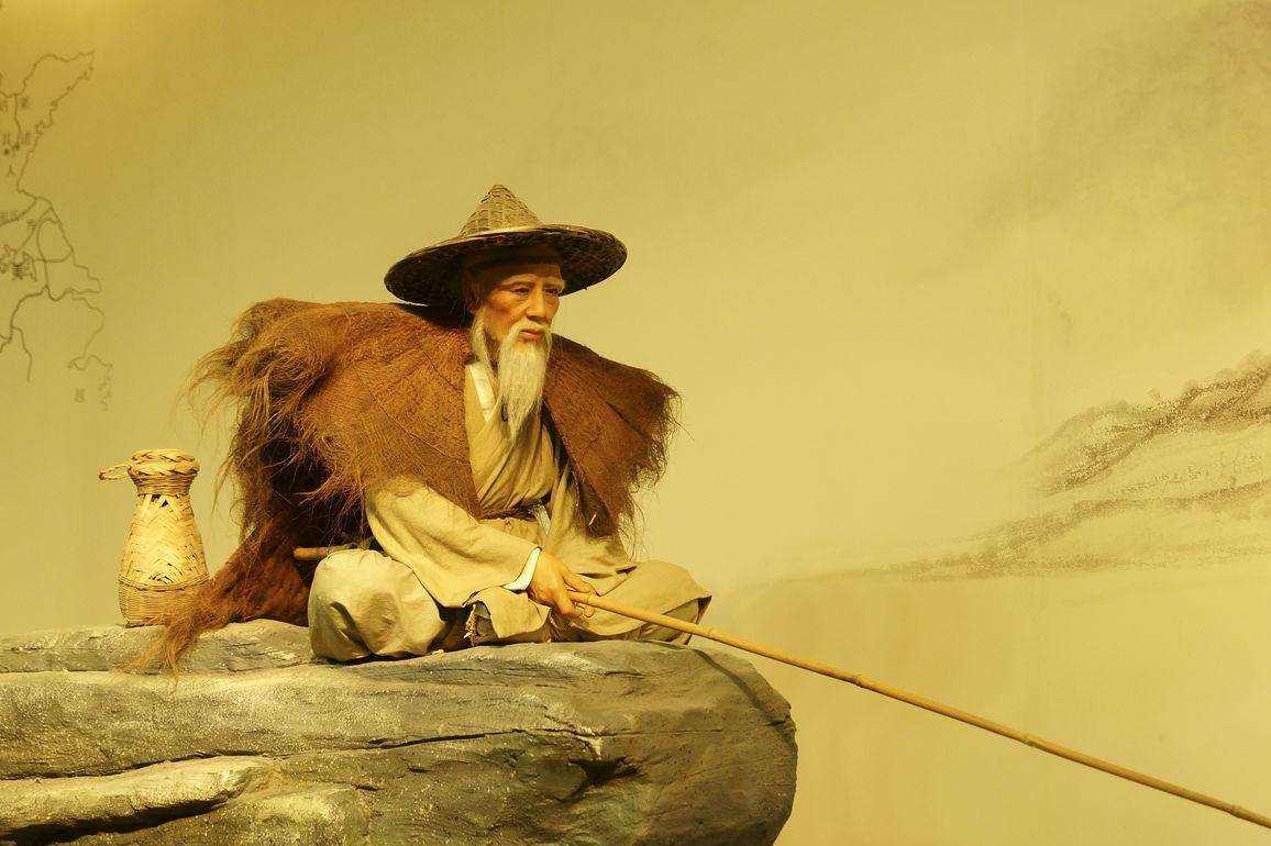 姜太公钓鱼愿者上钩100字的故事,姜太公钓鱼愿者上钩啥意思