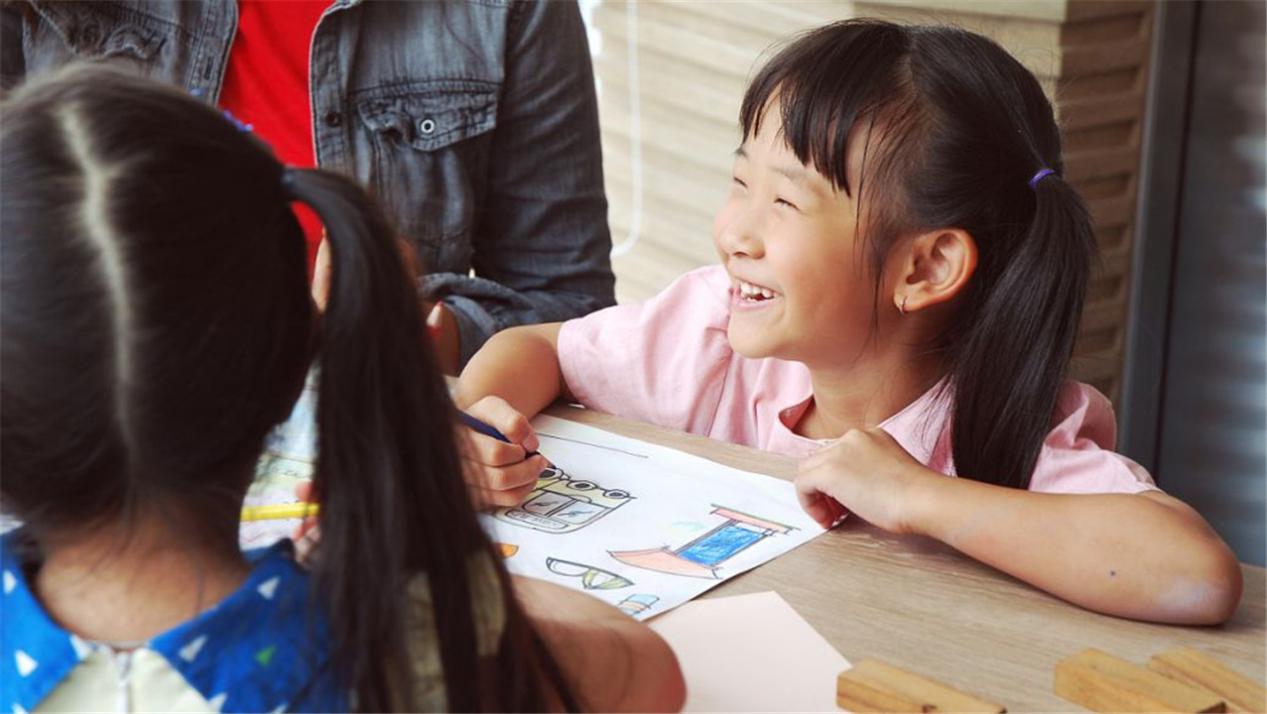 萌娃写毛笔字行云流水,萌娃写雨越写越大