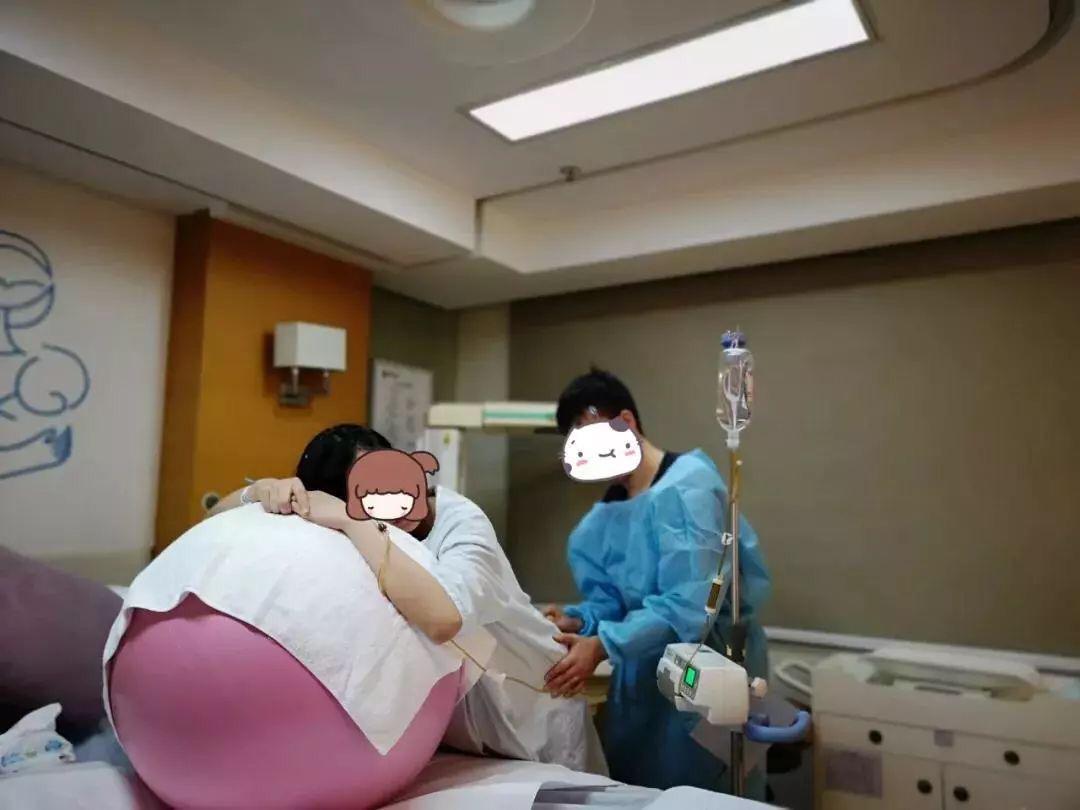 顺产时胎儿是怎么从产道娩出的？组图给你答案，看完觉得*体下**一凉