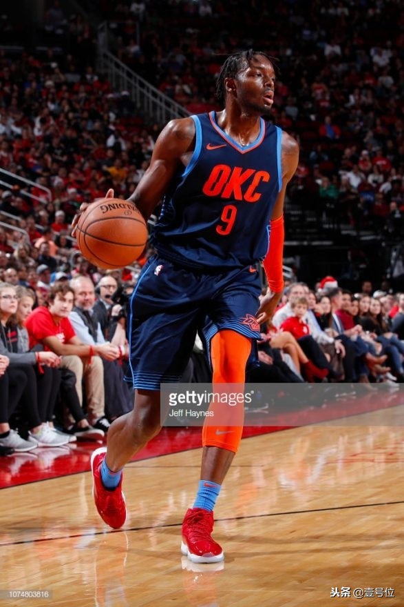 2018圣诞大战明星穿什么鞋,2018圣诞大战明星穿的球鞋