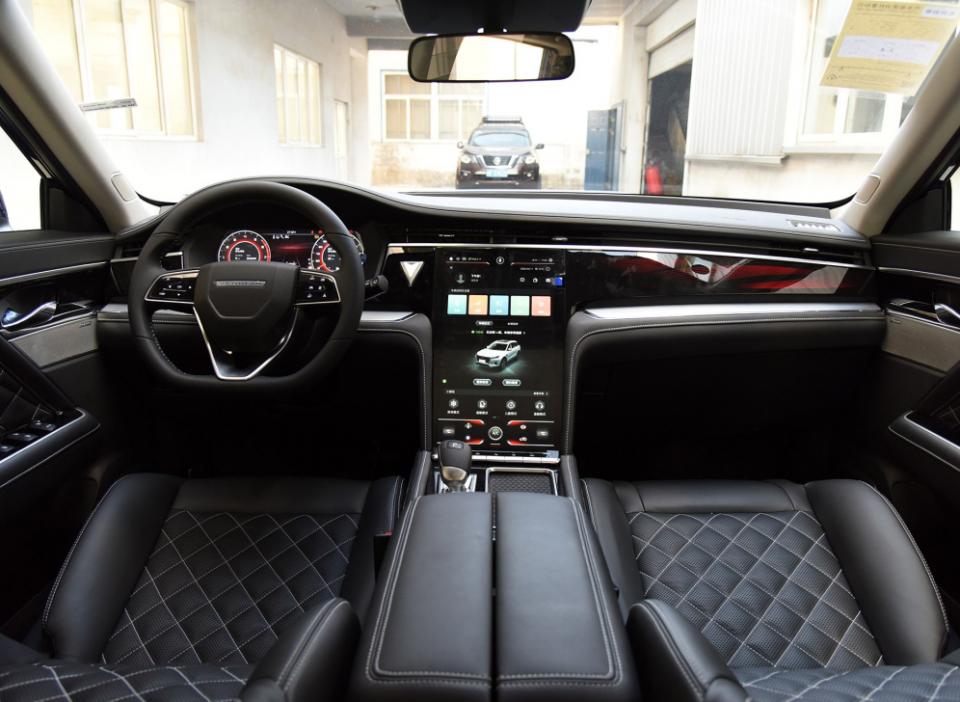 今晚将上市，车头配备66颗星钻，内饰15.6英寸液晶屏，预售11万起