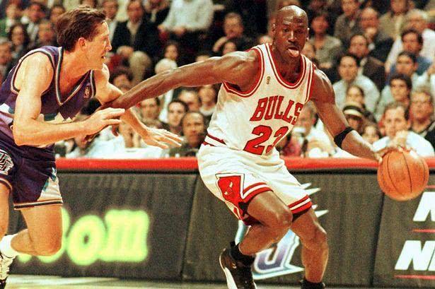 NBA传奇迈克尔·乔丹35年前运动鞋拍卖，398万天价成交