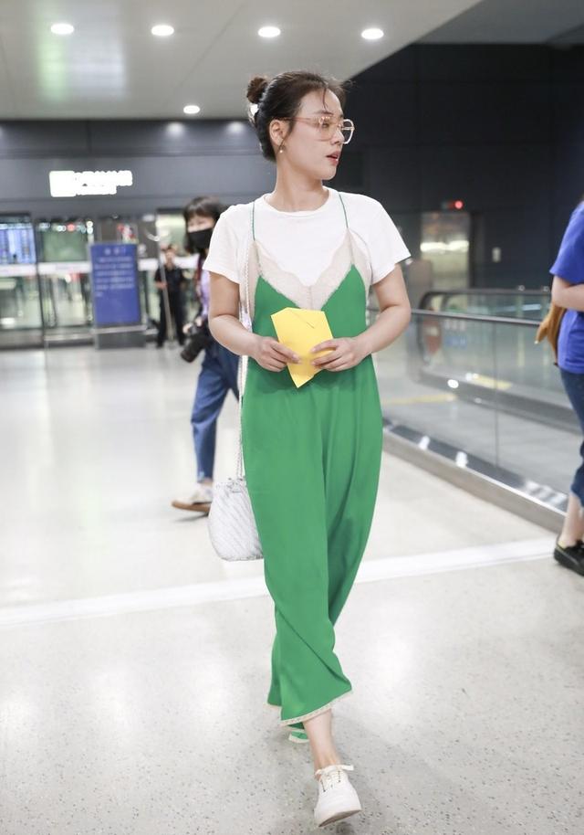 吊带怎么遮手臂上的肉,手臂粗怎么穿吊带才好看