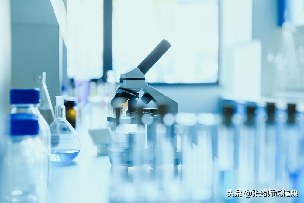 老人尿尿有血红色是怎么回事,2岁半孩子尿尿有红色沉淀物