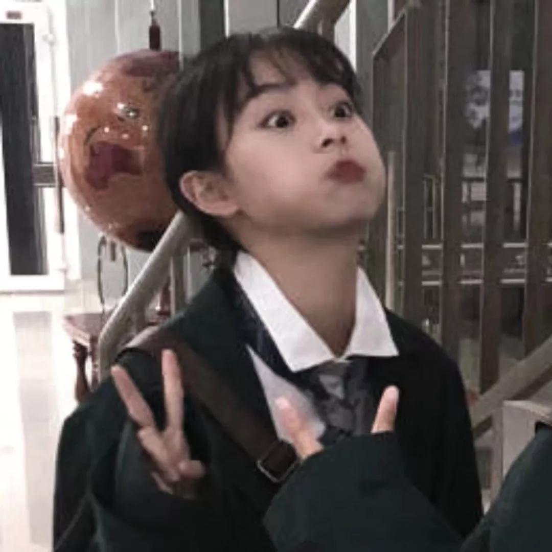 闺蜜基友开黑头像|空白的纸上，有过泪的划痕