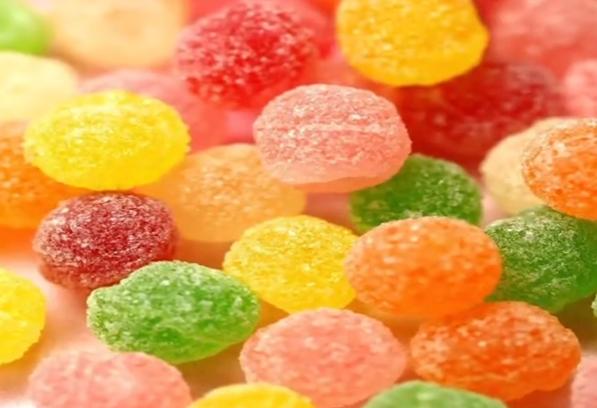 小宝宝理发总是哭闹怎么办,如何给小孩理发不哭闹