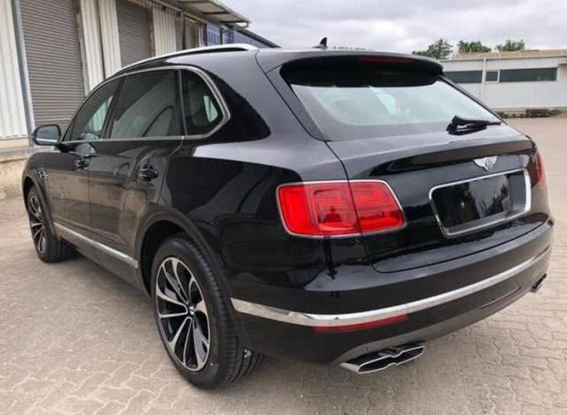 宾利新款添越到店,宾利添越2021款4.0tv8试驾