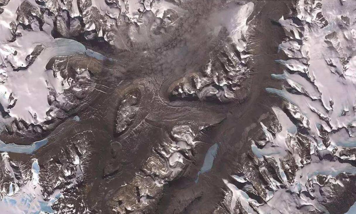 俄罗斯西部上空出现不明发光物体,俄罗斯上空惊现神秘不明发光物体