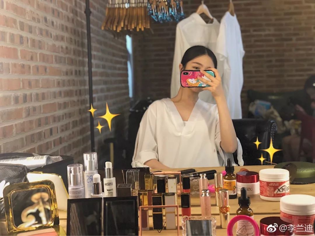 杨超越同款眼霜,老姐姐下跪