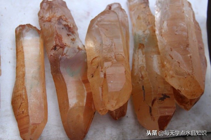 摸黑赶水晶原料交易早市去晚一晚人影都找着了