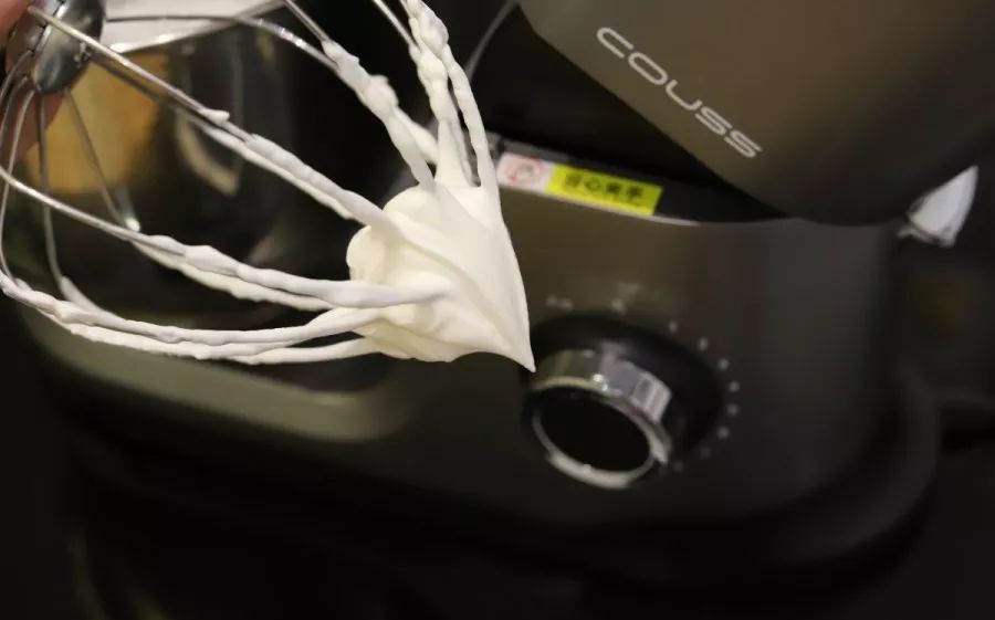 生日蛋糕简单不用烤箱,又简单又漂亮不用烤箱的生日蛋糕