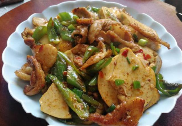 青椒五花肉炒鸡肉家常做法,青椒鸡腿肉最好吃的做法