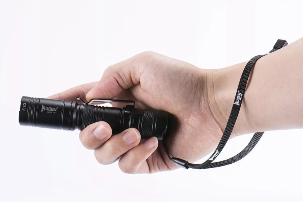 务本手电评测,务本d1手电筒测评