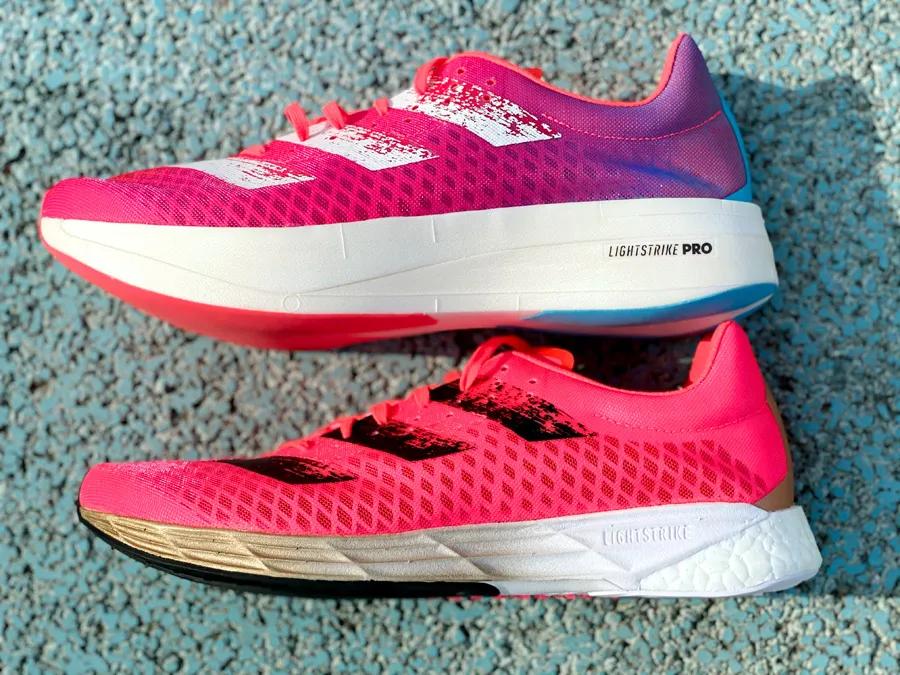 阿迪达斯碳板跑鞋adizerox2,adidasadizeropro有没有碳板