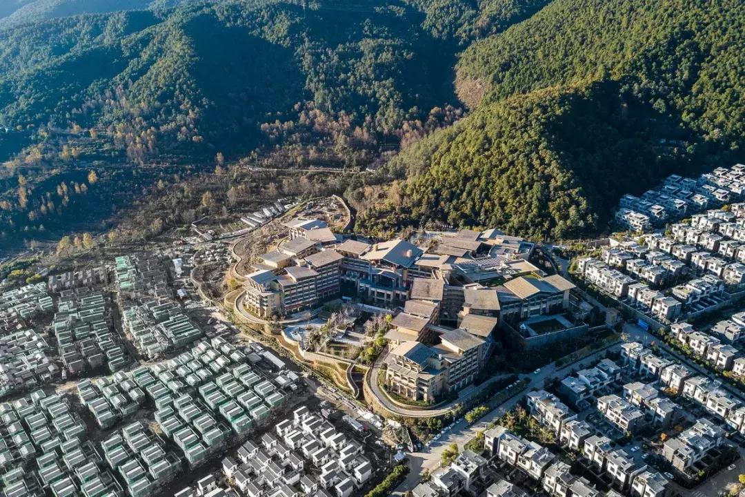 大理洱海苍山希尔顿,背靠苍山面朝洱海