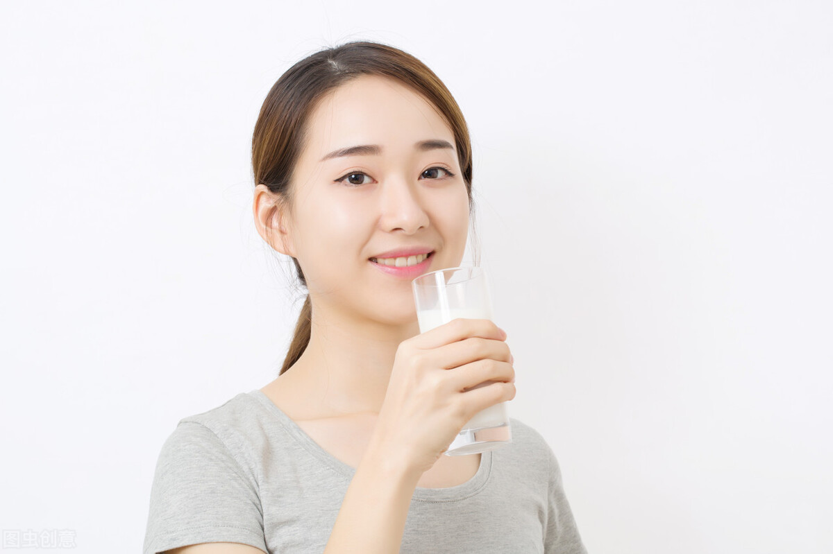 早晨喝牛奶好还是晚上喝牛奶好,晚上喝牛奶的危害动画