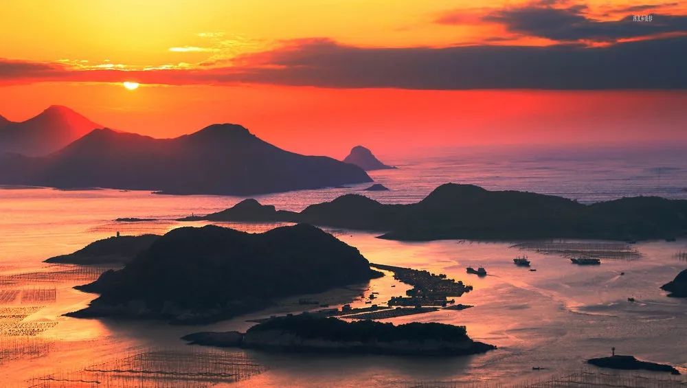 这座海滨小城真是美丽又整洁,这座海滨小城可真美丽