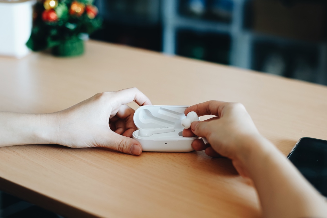 荣耀蓝牙耳机flypods3京东卖200多,荣耀耳机flypods青春版试用测评