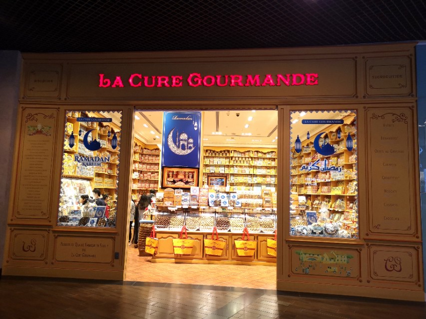 在路上vanlife,迪拜购物嘉年华